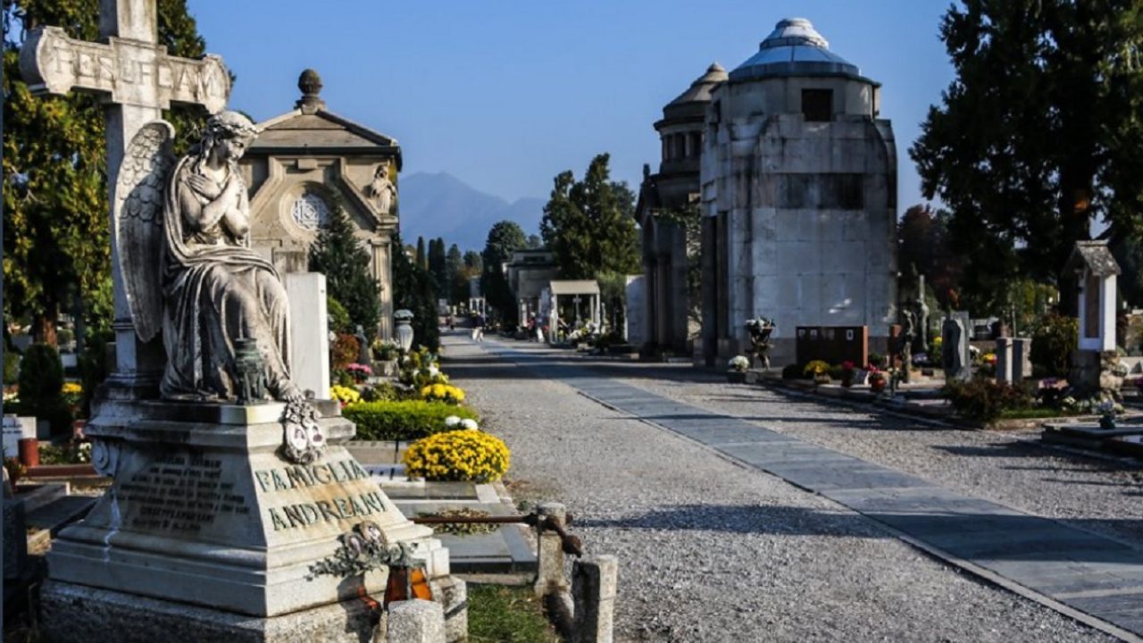 Palazzo Frizzoni: all’asta 2 cappelle e 46 tombe di famiglia nei cimiteri della città