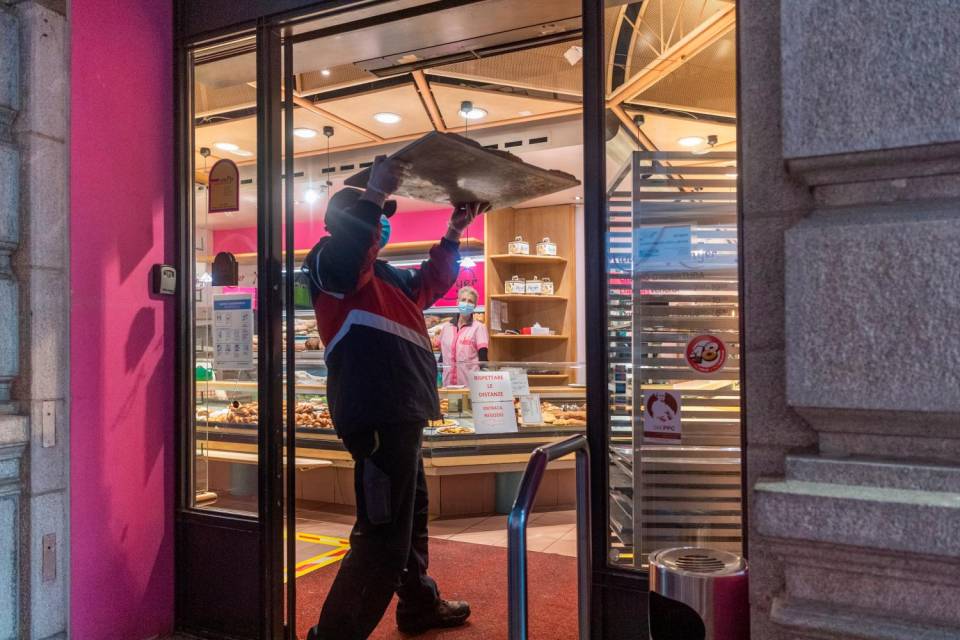 Da lunedì più libertà per tutti e riaperture delle attività in sicurezza