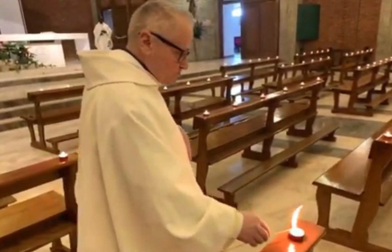 Un lumino in chiesa per ognuno dei 195 seriatesi mancati. «Nessuna vita è stata vana»