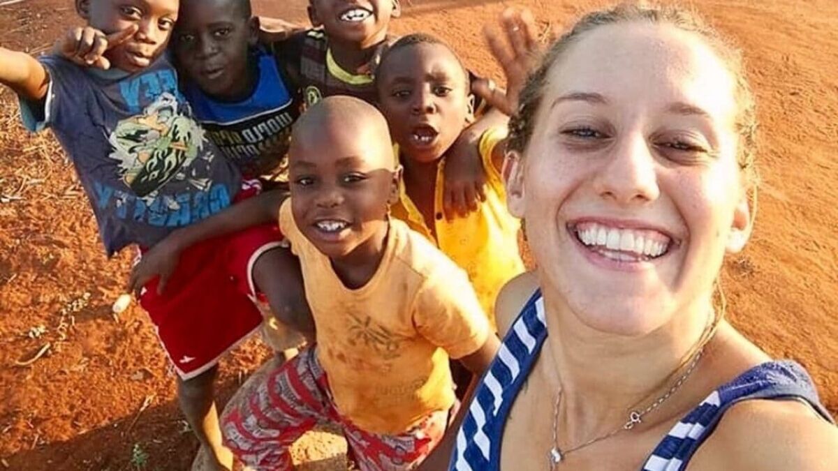 La giovane volontaria Silvia Romano, rapita nel 2018 in Kenya, è stata liberata