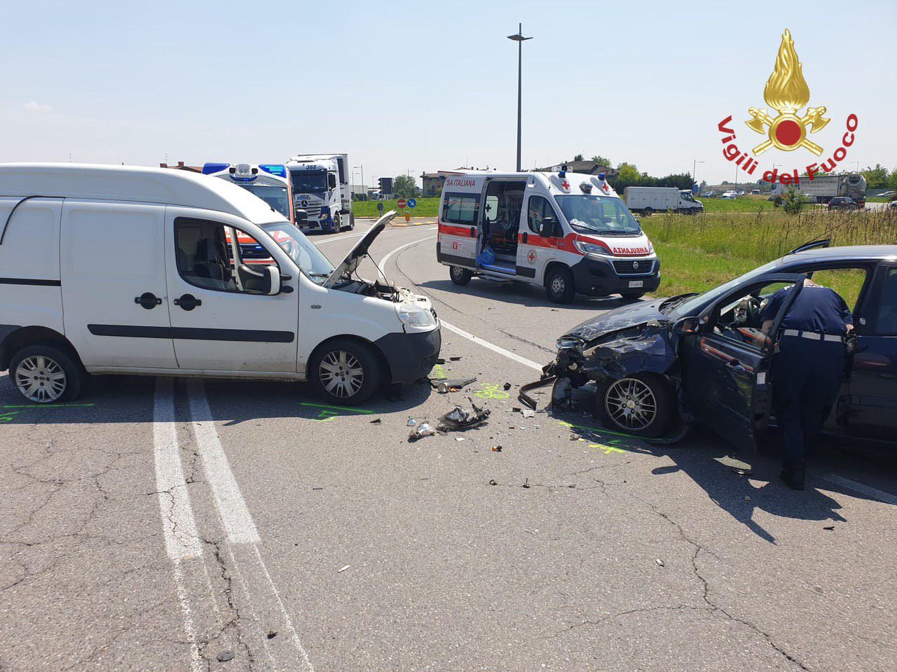 Frontale tra furgoncino e automobile lungo la Provinciale: nessun ferito grave