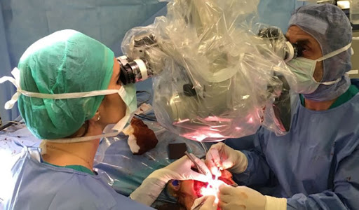 Riattaccato il dito alla mano di una bambina bergamasca di soli 18 mesi