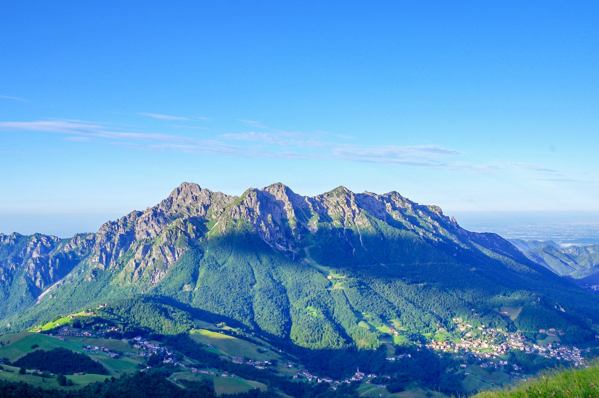 10 - Il monte Alben visto dal sentiero