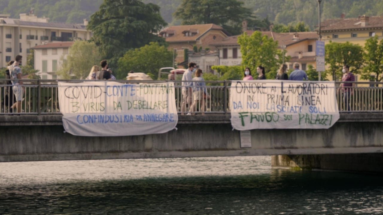 Sul ponte di Sarnico esposti striscioni di protesta contro Governo, Regione e Confindustria