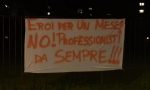 La protesta degli infermieri con striscioni al Papa Giovanni: «Non dimenticatevi di noi»