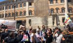 Flash mob dei parlamentari (Gallone in testa) in difesa delle scuole paritarie