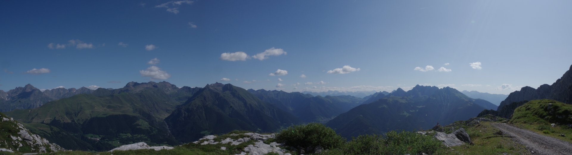 11 - Panoramica dal rifugio