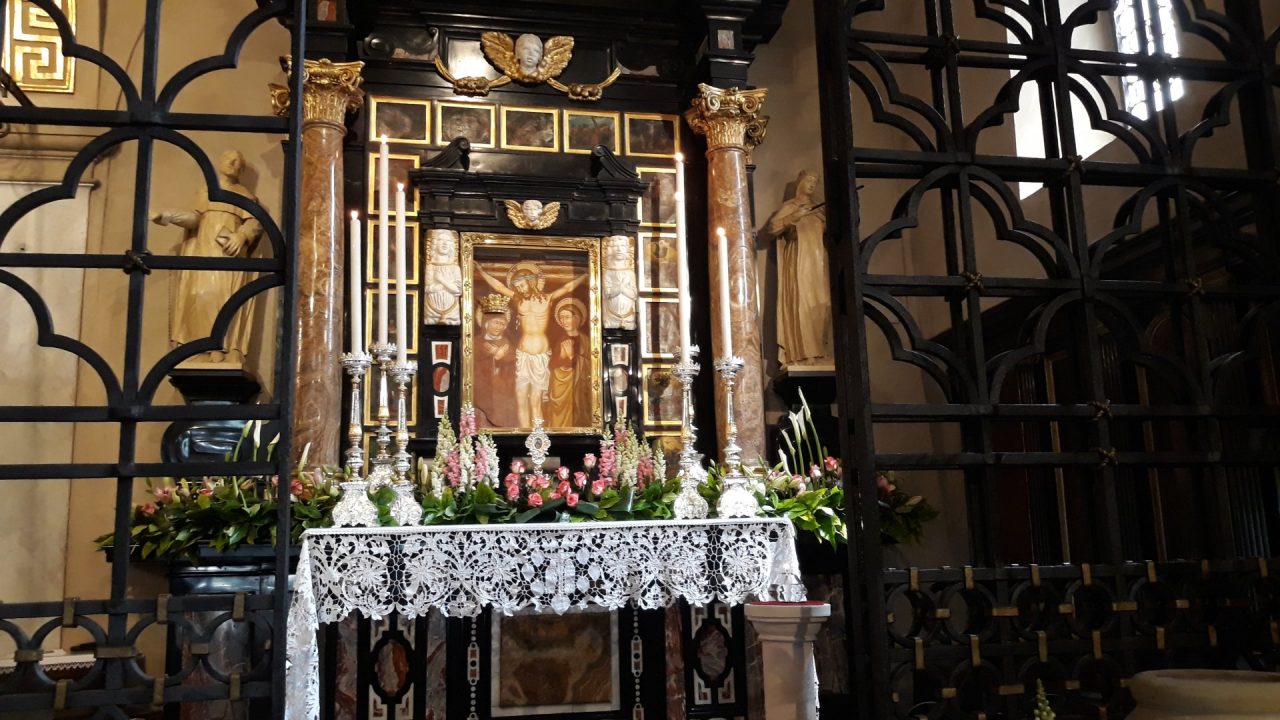 Fuoco, luci e preghiera: Ponte Nossa in festa per l’Apparizione