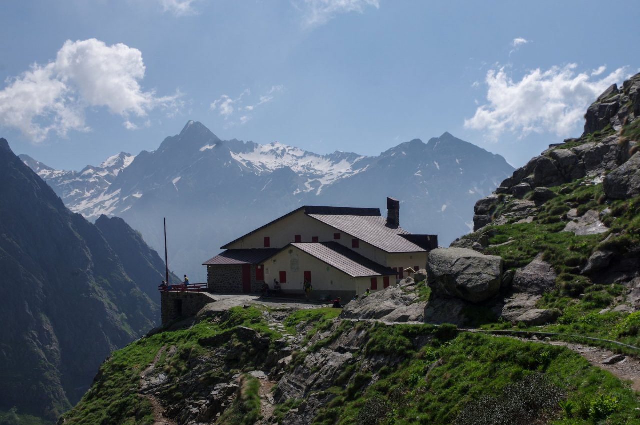 Alla scoperta delle “capanne orobiche”: in volo fino al rifugio Mario Merelli al Coca