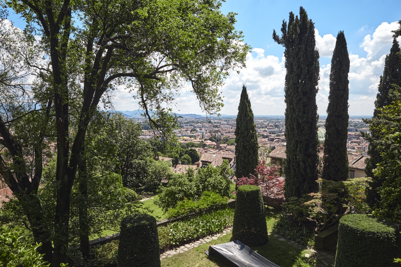 Per le Giornate Fai riaprono i magnifici giardini di Palazzo Moroni. Ecco come prenotare