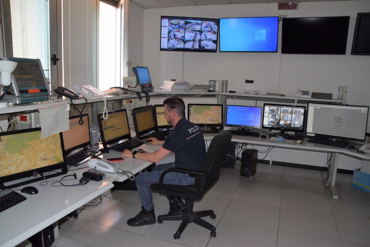 Persecuzioni, messaggi e pedinamenti: stalker 43enne arrestato in centro a Bergamo