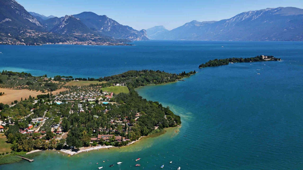 “Camici in vacanza”: soggiorni gratuiti sul Lago di Garda per i sanitari bergamaschi
