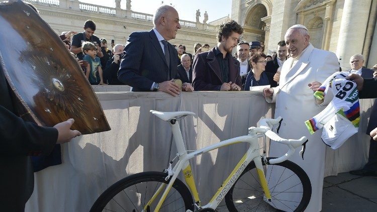 Gli sportivi aderiscono in massa all’asta promossa dal Papa per gli ospedali di Bergamo e Brescia
