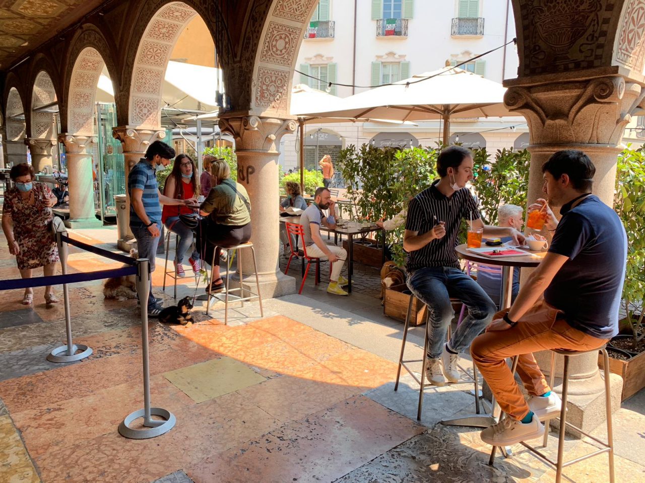 Prove generali di dehors in centro città, ecco i primi tavoli all’esterno