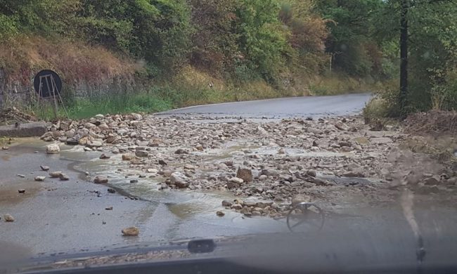 I paesi sulla sponda bergamasca del lago d’Iseo resteranno divisi ancora per un bel po’