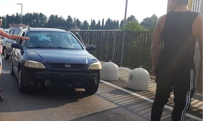 Frontale auto-moto sul Ponte di Paderno, traffico in tilt