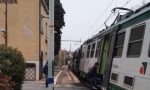 Sul Bergamo-Lecco senza biglietto, aggredisce capotreno e spacca i finestrini a sassate