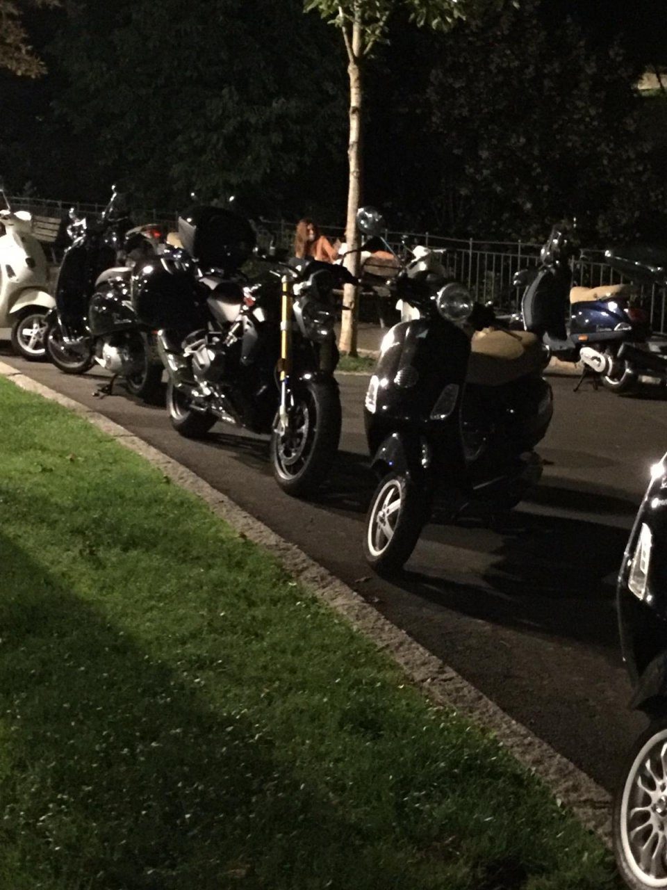 Il Comune interviene per evitare il caos in Città Alta: nei fine settimana presidio fisso della Polizia