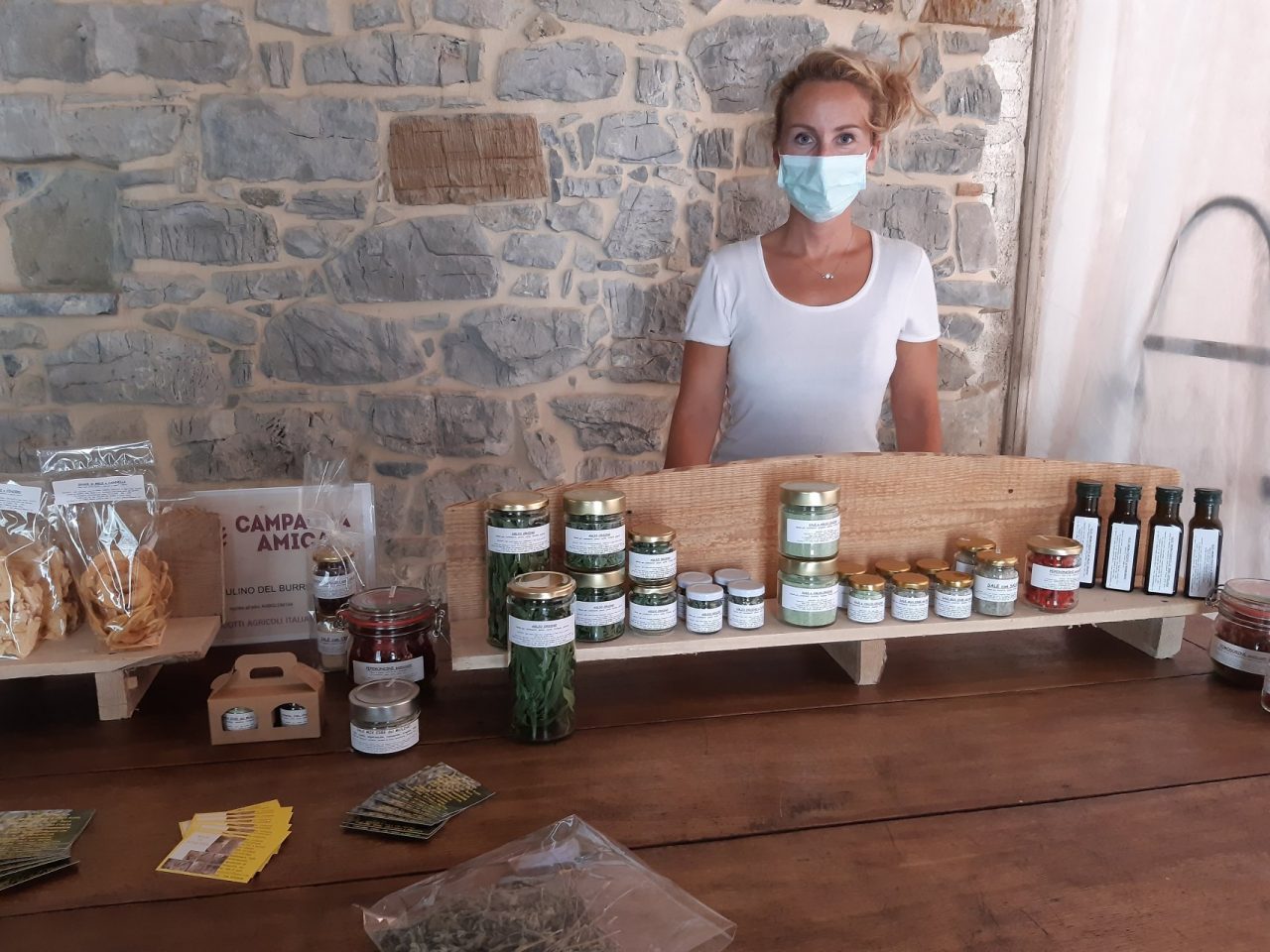 Sheila Azzola prepara delizie al mulino del Burro, e chiede delle strade più accessibili