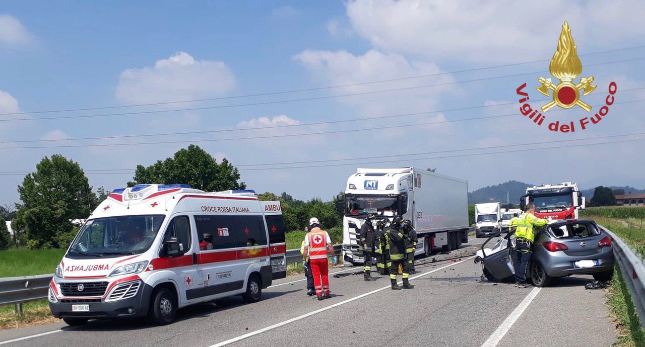 Schianto sulla provinciale della Val Calepio: morto ingegnere di 60 anni