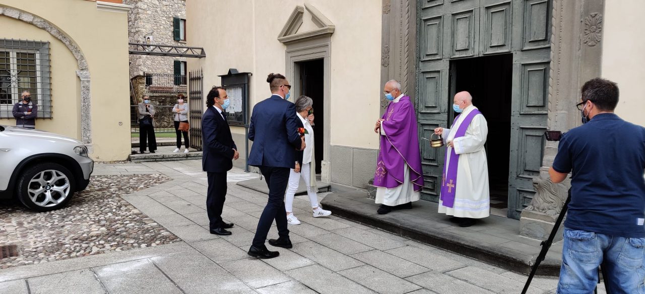 Flavio Marinoni è tornato a casa: il toccante video del figlio e le foto dei funerali