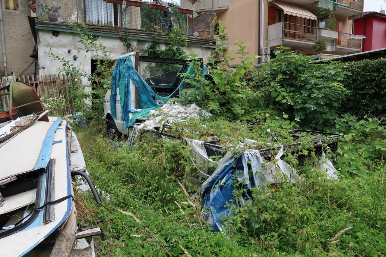 Discarica a cielo aperto a Gavarno. Multa salatissima per una coppia di Alzano