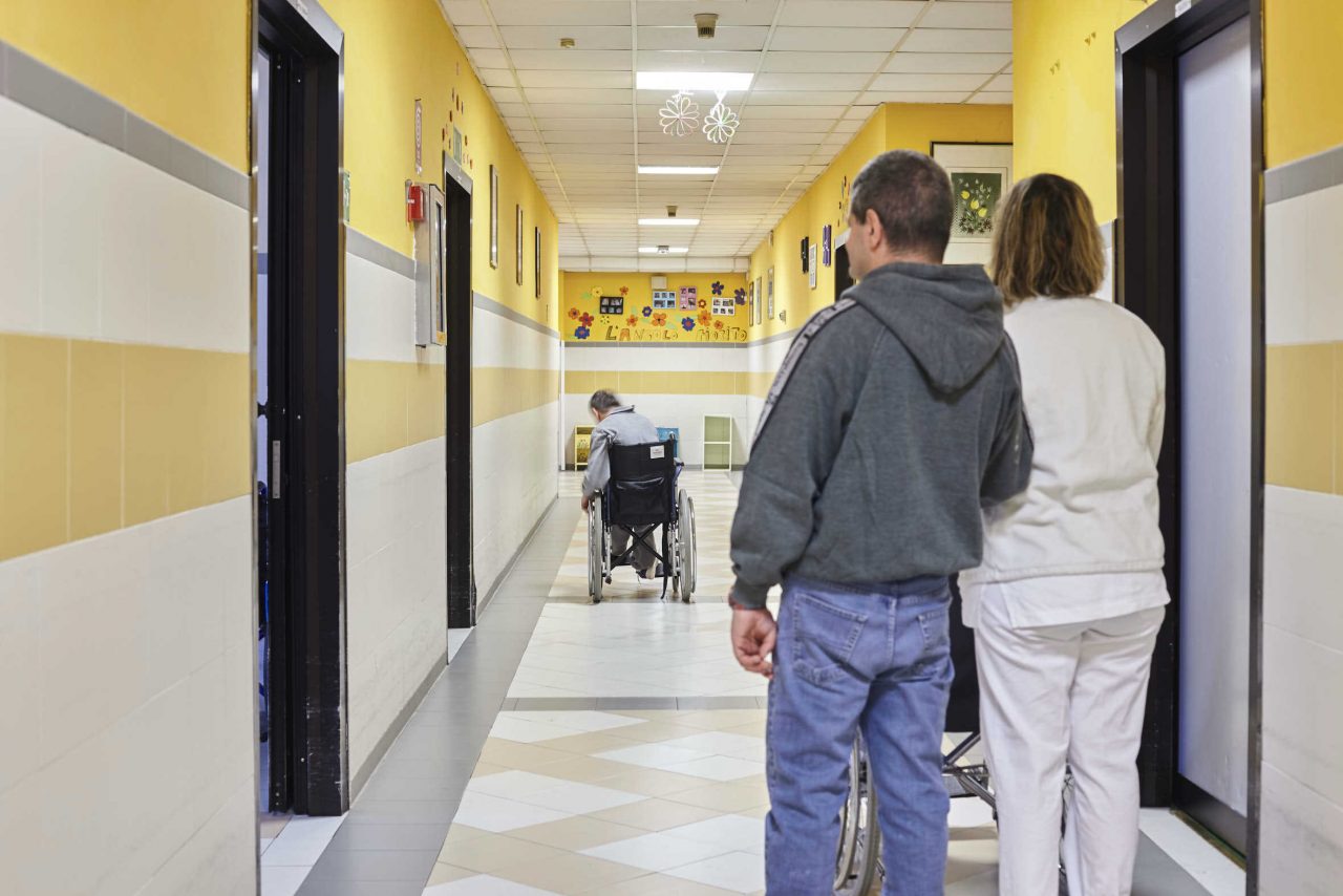 L’appello di un gruppo di genitori di ragazzi disabili: «I nostri figli si sentono abbandonati»