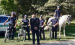 Volontari a cavallo e poliziotti in bici per sorvegliare la ciclabile della Val Seriana