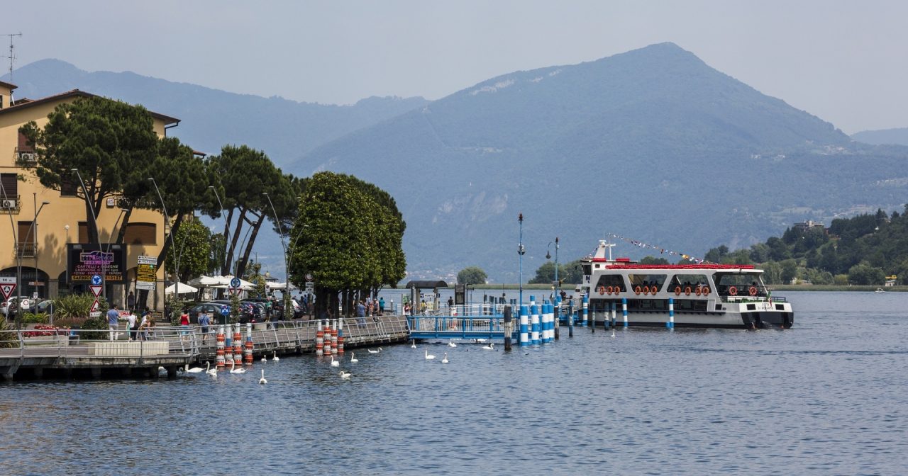 Niente traghetti a Sarnico? Il Comune fa da sé e noleggia imbarcazioni private per i turisti