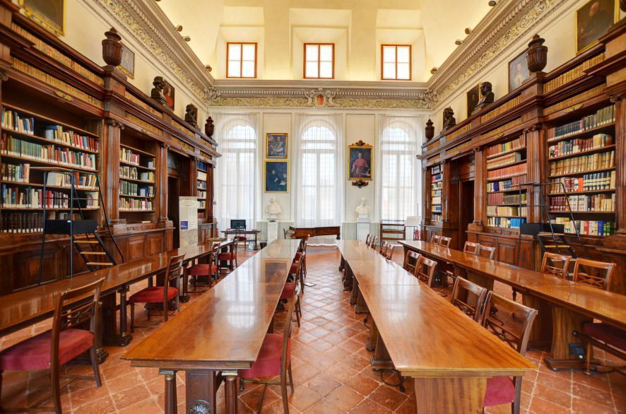 Donati alla Biblioteca Mai dieci faldoni per il fondo «Luigi Angelini»