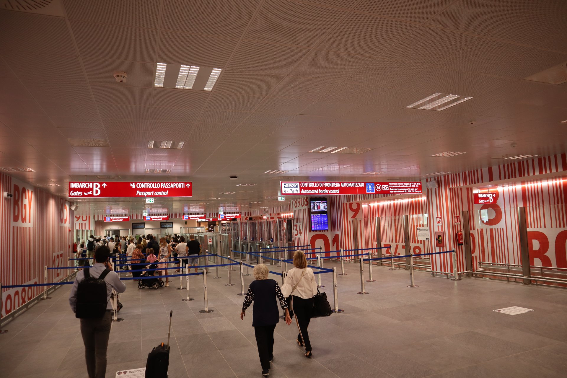 ingresso area extra-Schengen BGY Airport