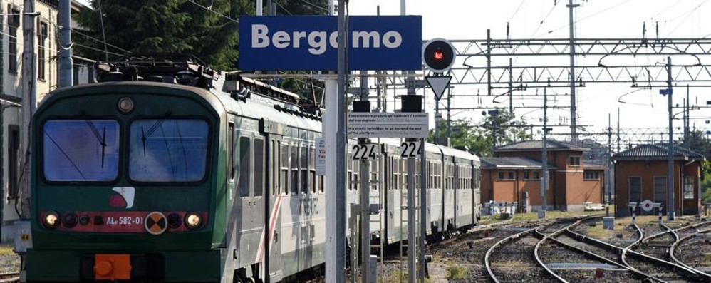 Guasti agli impianti di Rfi, treni cancellati e ritardi. Terzi attacca: «Serve più efficienza»