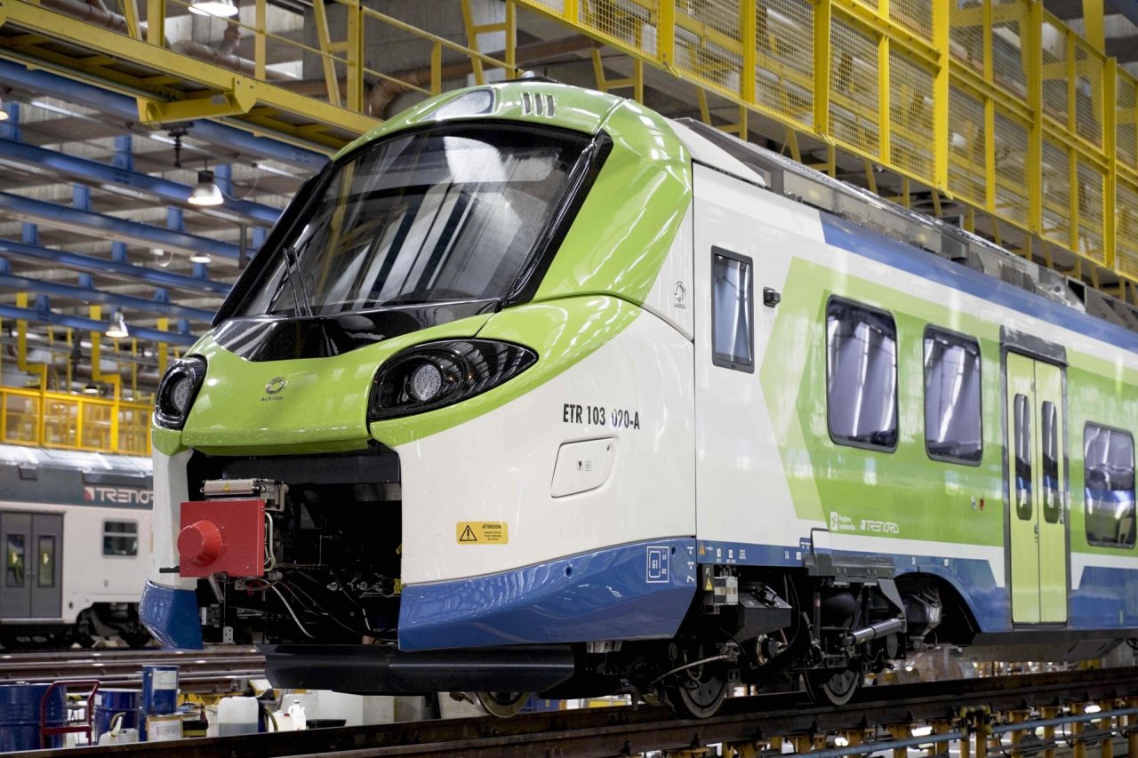 Il nuovo treno di Trenord si chiama Donizetti (e il 5 luglio entra in servizio)
