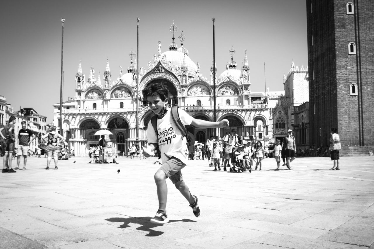 La felicità nei sorrisi e negli sguardi dei bambini del Cre di Nembro in gita a Venezia