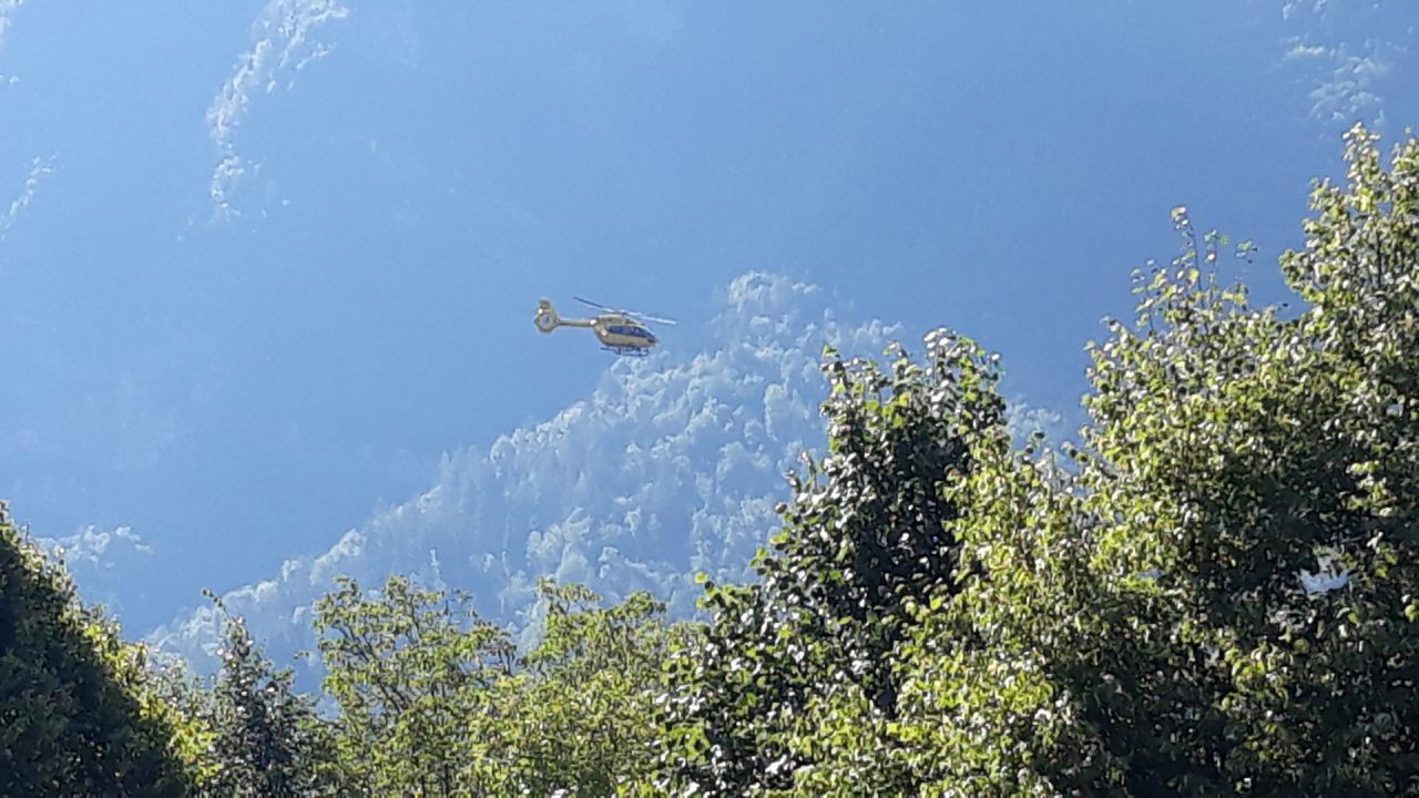 Grave incidente in Val Brembana: donna investita in bici, è grave