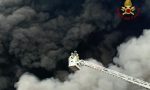 Nove mezzi bruciati, capannone distrutto e famiglie evacuate: i danni dell'incendio a Costa di Mezzate