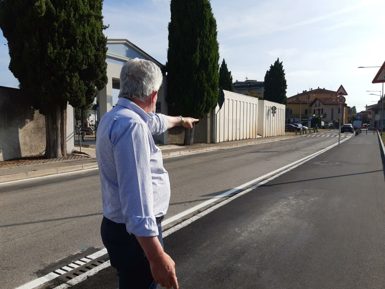 A Grumello del Piano un nuovo marciapiede, attraversamento pedonale e fermata per gli autobus