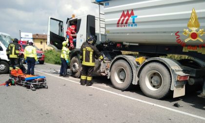 Schianto tra camion e furgoncino a Cavernago: morto un uomo