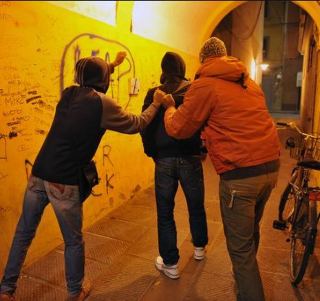 Identificati e denunciati i minorenni che avevano aggredito e rapinato un 14enne