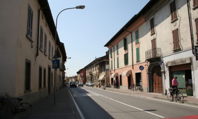 Nel centro di Antegnate regna il caos, ma l’unico agente della Polizia locale si è dimesso