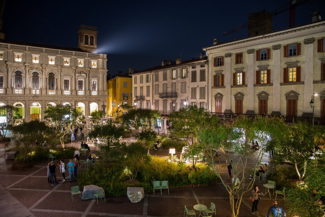 Dal 4 settembre, Piazza Vecchia tornerà a “vestirsi” di verde. Ecco come sarà quest’anno