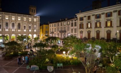 Dal 4 settembre, Piazza Vecchia tornerà a "vestirsi" di verde. Ecco come sarà quest'anno