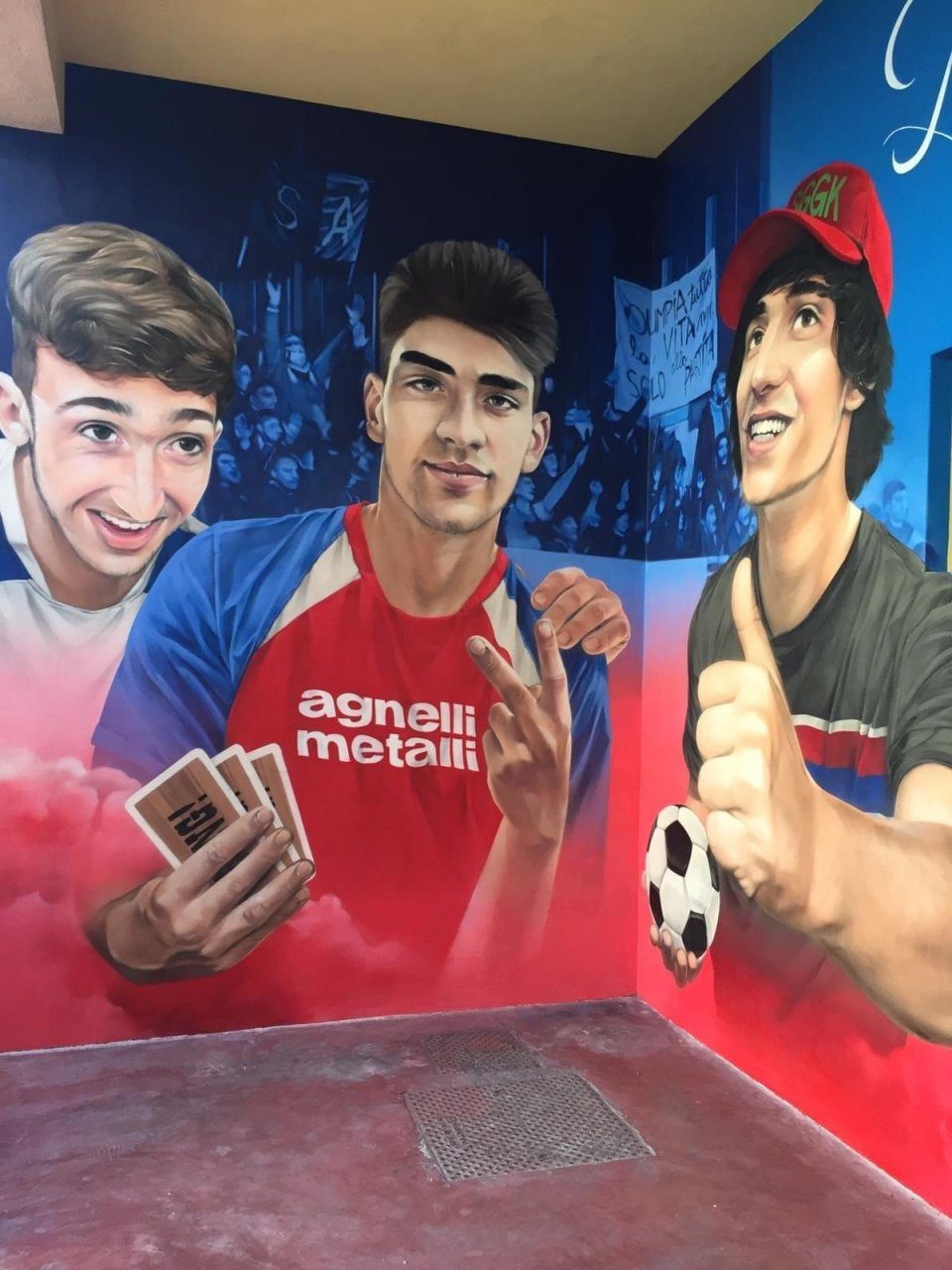 I sorrisi di Luca, Matteo e Francesco dipinti sul muro dell’oratorio di Sant’Anna