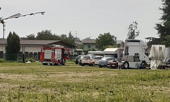 Tragedia a Ghisalba: 28enne (tra un mese sarebbe diventato papà) muore folgorato