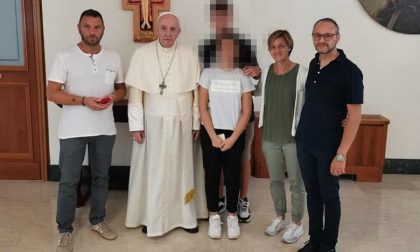 Scrive al Papa per onorare i genitori morti di Covid e Francesco lo invita a Roma