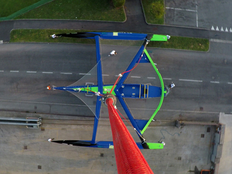Il video e le foto dell’avveniristico trimarano che si alza nel cielo di Nembro
