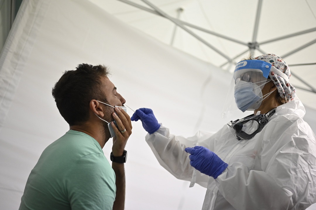 Cinque giovani positivi al Coronavirus. Erano tornati dalle vacanze in Grecia