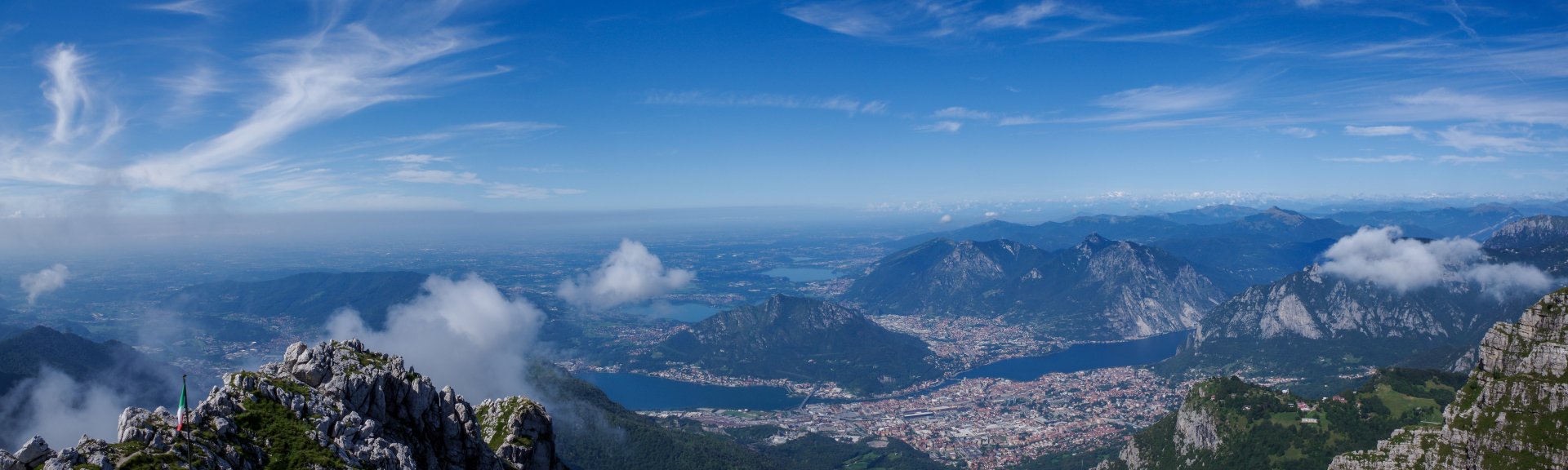 11 - Panorama sui laghi di Lecco , Como e Pusiano