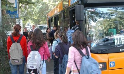 Autobus e scuola, la preoccupazione di autisti e Cgil: «Capienza all'80%? Un liberi tutti»