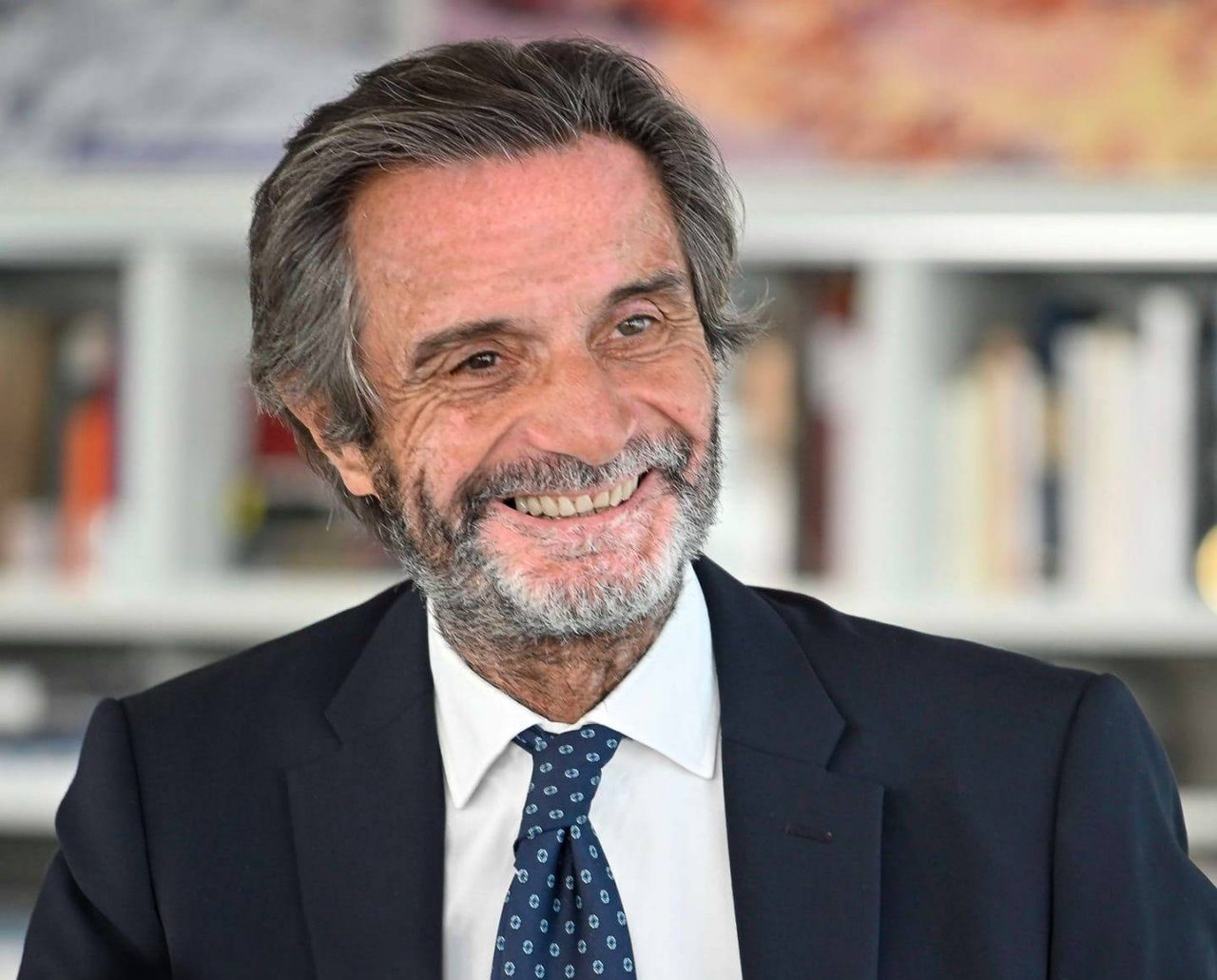 Attilio Fontana incassa la fiducia, tra applausi della maggioranza e contestazioni dei 5 Stelle